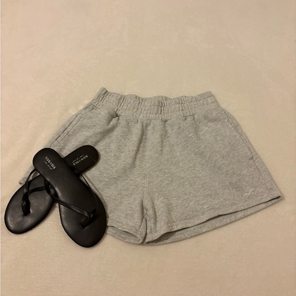 Hollister Pants - Hollister Ultra High-Rise Fleece Shorts